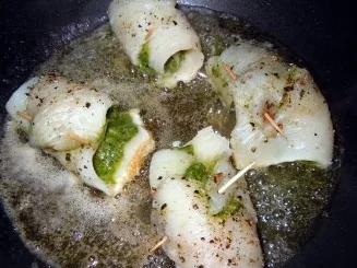 Gefüllte Schollenröllchen mit Rosmarin-Drillingen und Knoblauch-Zuckerschoten - Rezept - Bild Nr. 8