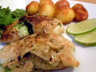 Gefüllte Schollenröllchen mit Rosmarin-Drillingen und Knoblauch-Zuckerschoten - Rezept