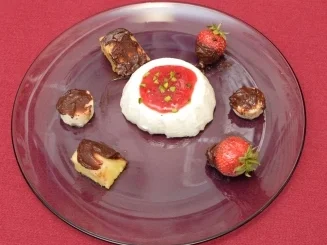 Rezept: Joghurt-Vanille-Mousse mit Zitronen-Sorbet (Michaela Schaffrath) Joghurt-Vanille-Mousse mit Zitronen-Sorbet (Michaela Schaffrath) - Rezept