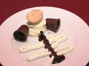 Joghurt-Törtchen mit Fliederbeergelee - Rezept