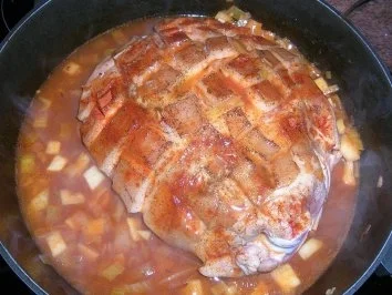 Rezept: Spanferkel-Krustenbraten mit lauwarmem Kartoffelsalat (deftige Hausmannskost: unsere Art) Bild Nr. 5 Spanferkel-Krustenbraten mit lauwarmem Kartoffelsalat (deftige Hausmannskost: unsere Art) - Rezept - Bild Nr. 5