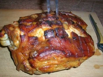 Rezept: Spanferkel-Krustenbraten mit lauwarmem Kartoffelsalat (deftige Hausmannskost: unsere Art) Bild Nr. 6 Spanferkel-Krustenbraten mit lauwarmem Kartoffelsalat (deftige Hausmannskost: unsere Art) - Rezept - Bild Nr. 6