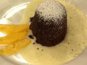 Warme Schokoladentörtchen mit Zabaione und frischen Früchten (Janine Kunze) - Rezept