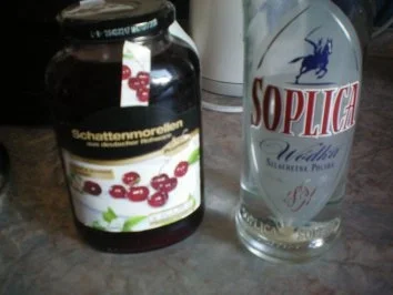 Eisbowle mit Kirschen (Fotos da..)oder Kirsch-Schlamm-Bowle genannt.... - Rezept - Bild Nr. 3