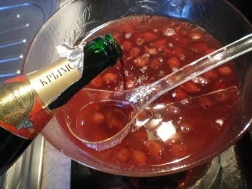 Eisbowle mit Kirschen (Fotos da..)oder Kirsch-Schlamm-Bowle genannt.... - Rezept - Bild Nr. 6