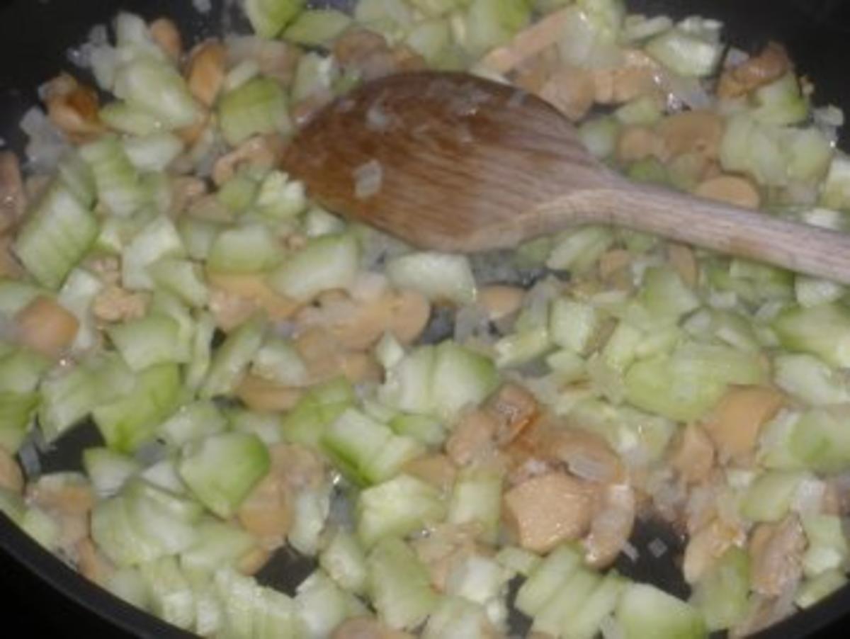 Schnitzelchen mit Pilz-Schmorgurken-Gemüse - Rezept - Bild Nr. 5