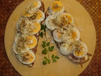 Rezept: Abendbrot : -Sardellen-Ei-Brot Abendbrot : -Sardellen-Ei-Brot - Rezept