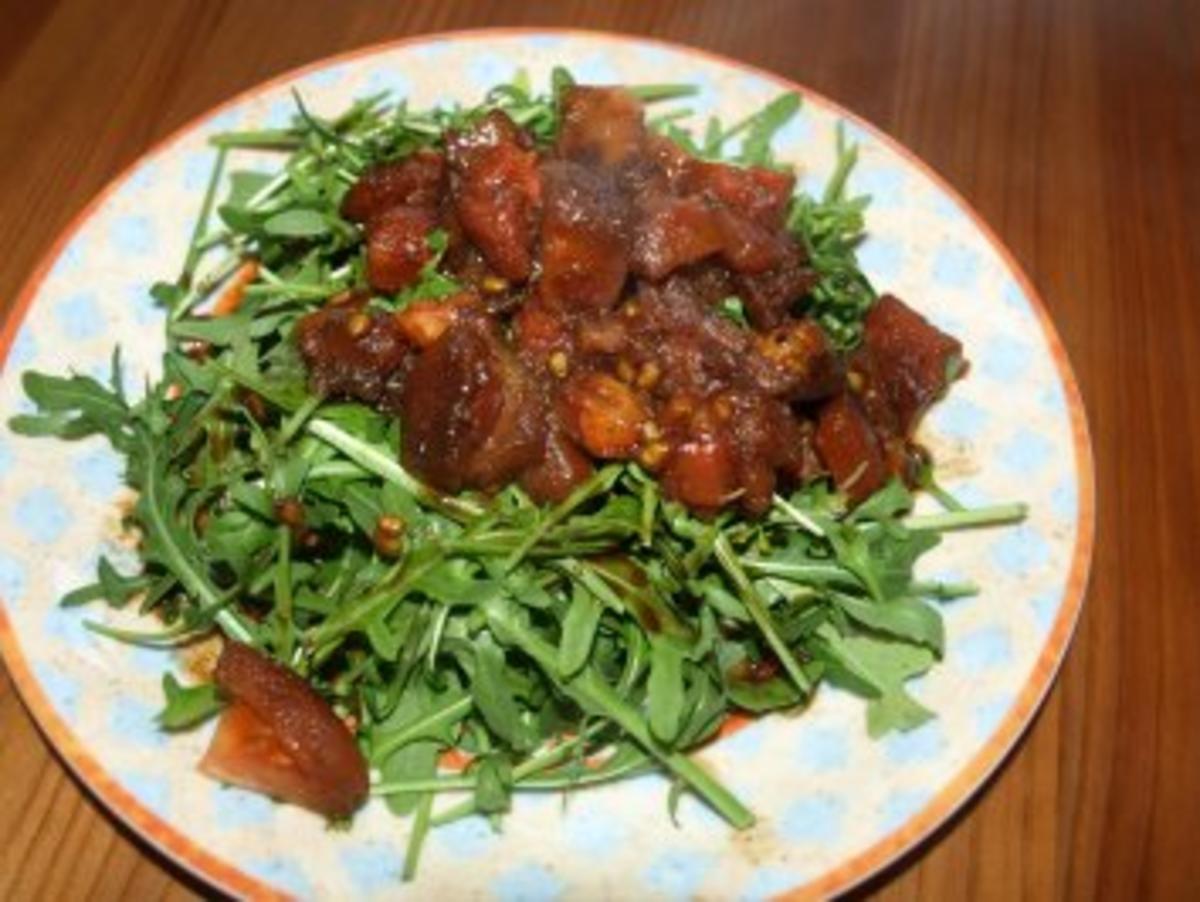 Ruccolasalat mit Tomatendressing - Rezept