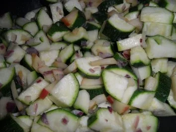 Zucchinsüppchen mit Apfel-Zwiebel-Schmelz - Rezept - Bild Nr. 6