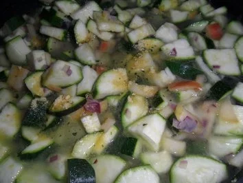 Zucchinsüppchen mit Apfel-Zwiebel-Schmelz - Rezept - Bild Nr. 7