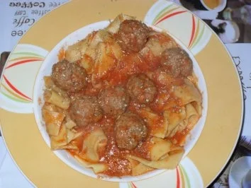 Fleischbällchen in Tomatensoße - Rezept