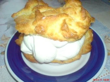 Süße Windbeutel mit Sahnefüllung - Rezept