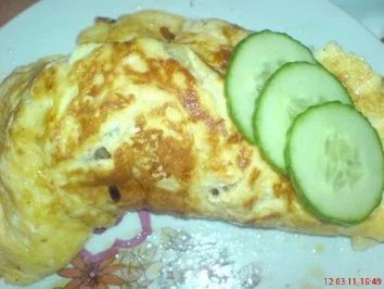 Rezept: Omelett ~ herzhaft gefüllt ~ mit Bratkartoffeln Omelett ~ herzhaft gefüllt ~ mit Bratkartoffeln - Rezept