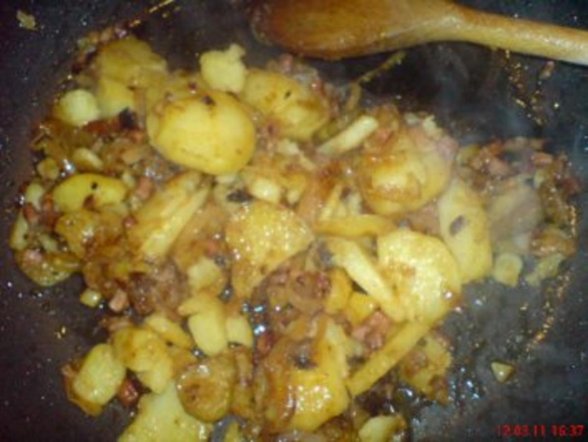 Omelett ~ herzhaft gefüllt ~ mit Bratkartoffeln - Rezept - Bild Nr. 3