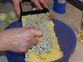 Rezept: Connys liebste Kartoffelpuffer Bild Nr. 3 Connys liebste Kartoffelpuffer - Rezept - Bild Nr. 3