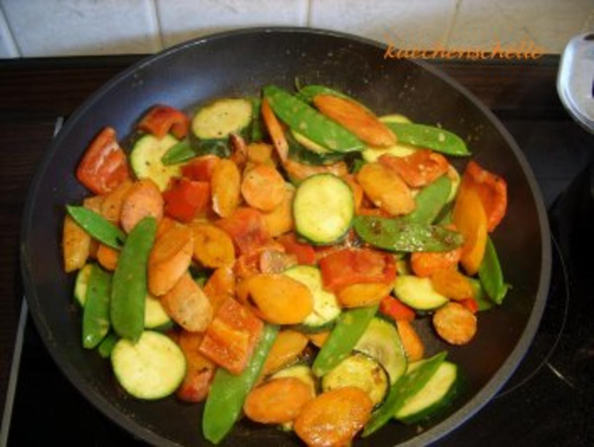 Buntes Gemüse mit Kartoffelstampf und Fisch - Rezept - Bild Nr. 2
