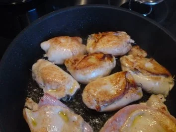 Rezept: Leo´s Putenröllchen mit Aprikosen-Mandel-Füllung Bild Nr. 5 Leo´s Putenröllchen mit Aprikosen-Mandel-Füllung - Rezept - Bild Nr. 5