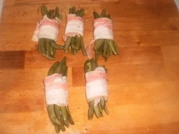 Rezept: Lamm Koteletts ~ Bohnenpäckchen ~ Rosmarinkartoffeln ~ Dipp mit Knoblauch Bild Nr. 6 Lamm Koteletts ~ Bohnenpäckchen ~ Rosmarinkartoffeln ~ Dipp mit Knoblauch - Rezept - Bild Nr. 6