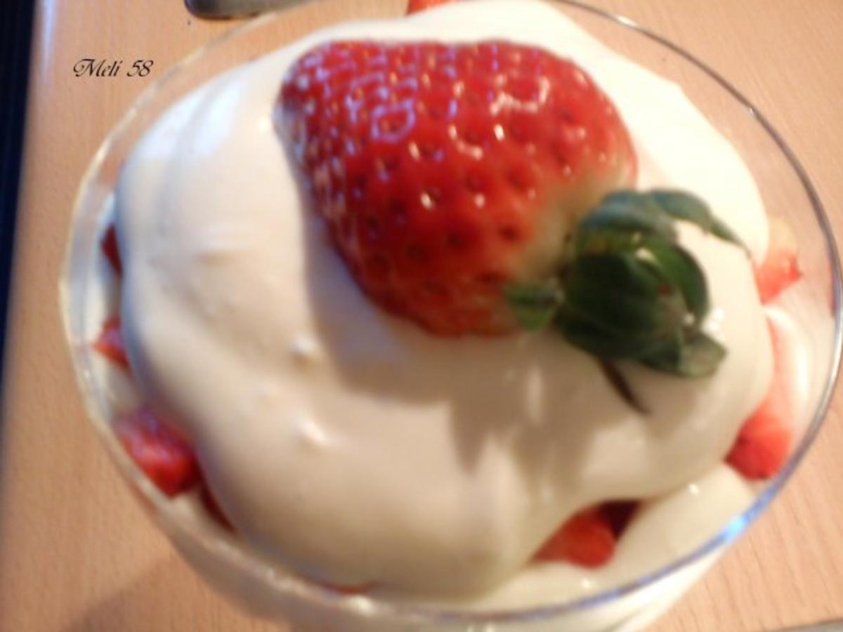 Desserts: Mascarponecreme mit Schuß und frischen Erdbeeren - Rezept - Bild Nr. 2