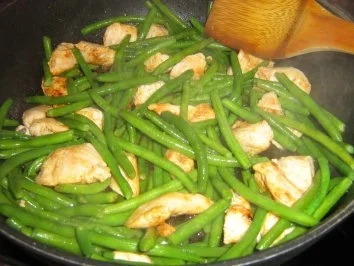 Bohnen-Nudelpfanne mit Putenbrust - Rezept - Bild Nr. 3