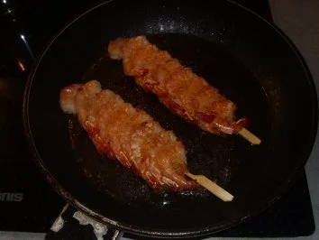 Fischgerichte: Garnelenspieße mit Knoblauchsosse und Kräuterreis - Rezept - Bild Nr. 2