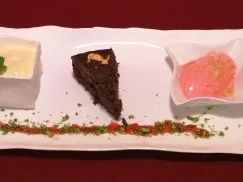 Rezept: Nocke vom Himbeer-Sorbet mit Schokoküchlein und Creme Bavaroise Nocke vom Himbeer-Sorbet mit Schokoküchlein und Creme Bavaroise - Rezept