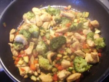 Resteverwertung die Zweite: Nudel-Gemüsepfanne mit Hähnchenfleisch - Rezept - Bild Nr. 5