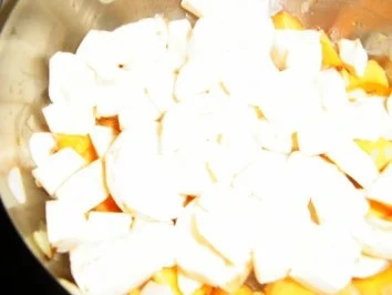 Rezept: Pastinaken-Butternut-Apfelsuppe Bild Nr. 6 Pastinaken-Butternut-Apfelsuppe - Rezept - Bild Nr. 6