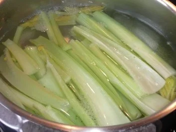 Rezept: Gemüse: Staudensellerie gratiniert Bild Nr. 2 Gemüse: Staudensellerie gratiniert - Rezept - Bild Nr. 2