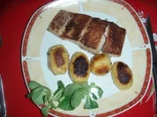 Gebackene Viktoriabarschfilet mit Bratkartoffeln und Salat - Rezept