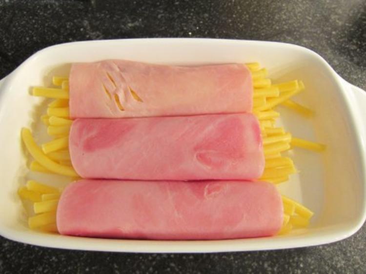 Makkaroni Schinken Röllchen mit Käsesauce - einfach - 329 kcal/100g