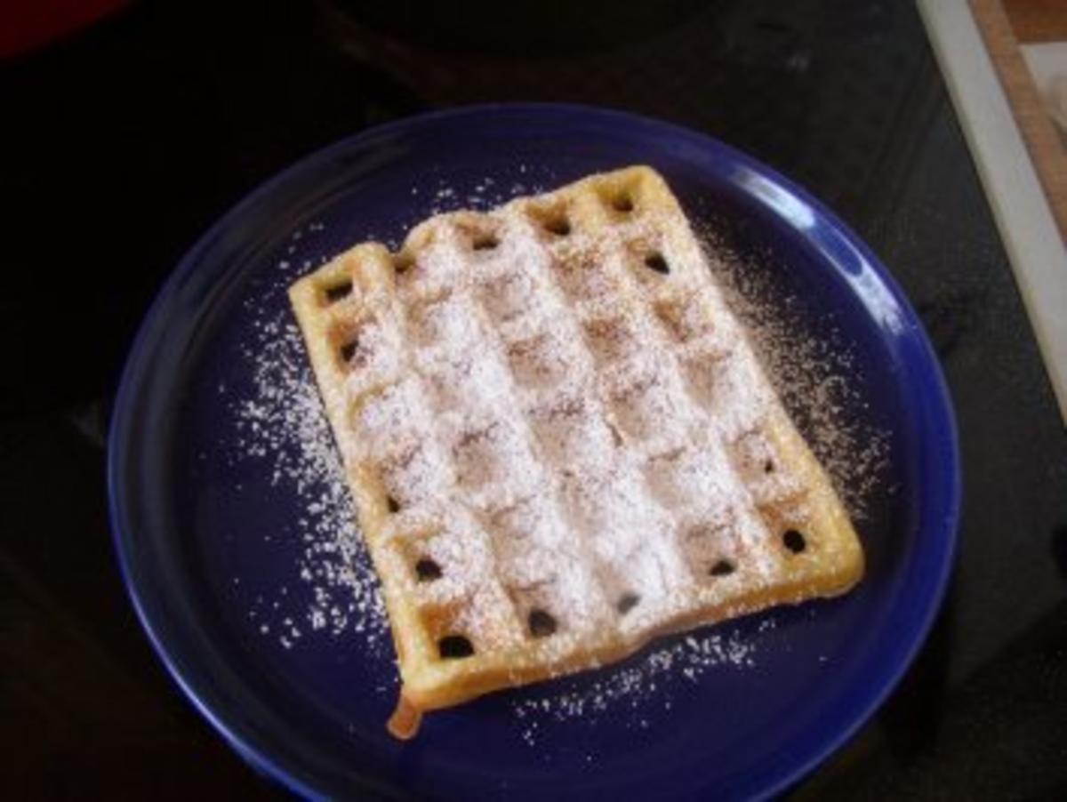 Bilder für Waffeln mit Honig-Kirschen Rezept