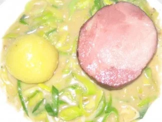 Klösse – fränkische Sterkmehlgniedla mit Speckfüllung - Rezept - Bild Nr. 2