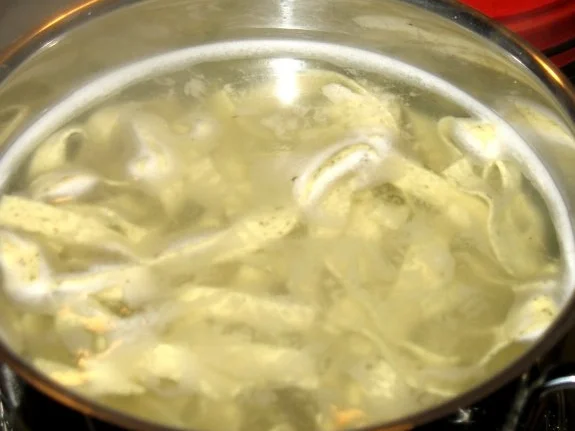 Rezept: Pasta - Tagliatelle an Petersiliensahne Bild Nr. 3 Pasta - Tagliatelle an Petersiliensahne - Rezept - Bild Nr. 3