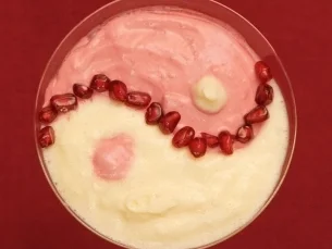 Rezept: Buddhas Traum: Zweierlei Fruchtcremes (Antonia Langsdorf) Buddhas Traum: Zweierlei Fruchtcremes (Antonia Langsdorf) - Rezept