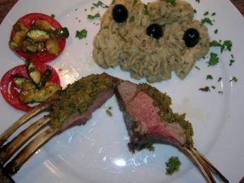 Lammrack mit Zucchini-Kräuter Kruste an Olivenkartoffelpüree - Rezept - Bild Nr. 3