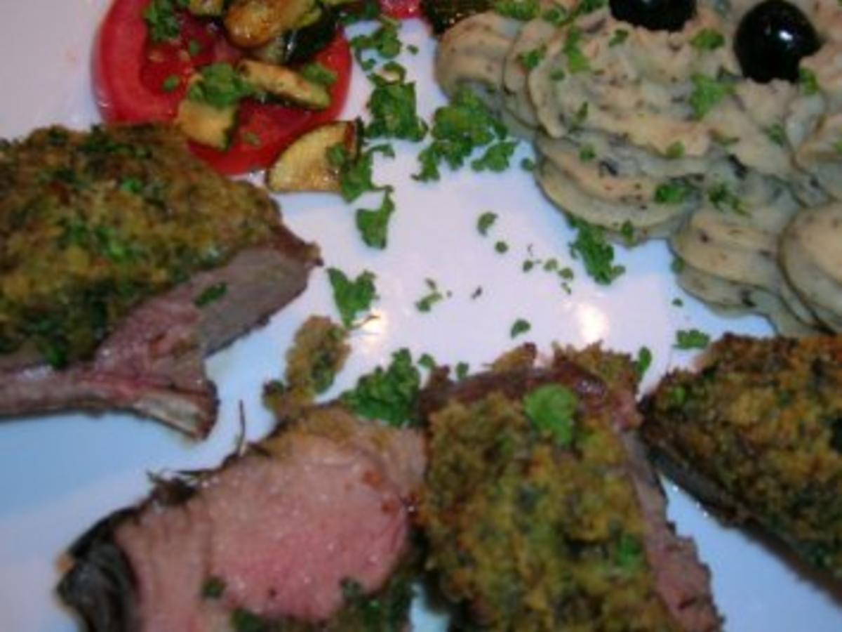 Lammrack mit Zucchini Kräuter Kruste an Olivenkartoffelpüree - einfach ... Lammrack mit Zucchini Kräuter Kruste an Olivenkartoffelpüree - einfach ...