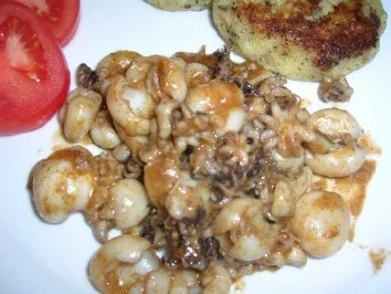 Minicalamari in Olilvenöl gegart an Kartoffel-Oliven-Plätzchen (Restverwertung) - Rezept