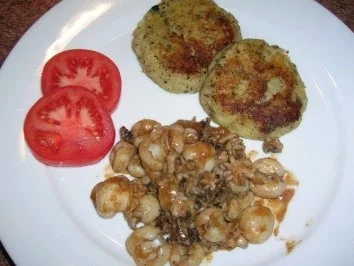 Minicalamari in Olilvenöl gegart an Kartoffel-Oliven-Plätzchen (Restverwertung) - Rezept - Bild Nr. 2