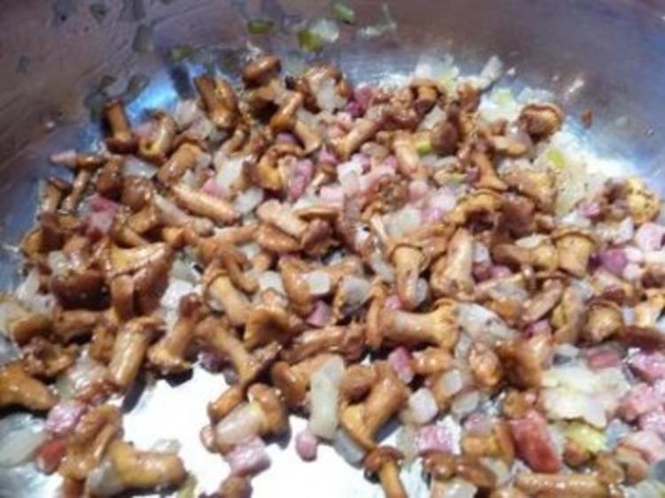 Perlhuhn an Rosmarinkartöffelchen mit Pfifferling Böhnchen - von elke42