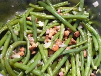 Rezept: Perlhuhn an Rosmarinkartöffelchen mit Pfifferling-Böhnchen Bild Nr. 9 Perlhuhn an Rosmarinkartöffelchen mit Pfifferling-Böhnchen - Rezept - Bild Nr. 9