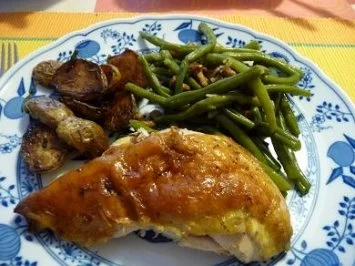 Rezept: Perlhuhn an Rosmarinkartöffelchen mit Pfifferling-Böhnchen Perlhuhn an Rosmarinkartöffelchen mit Pfifferling-Böhnchen - Rezept