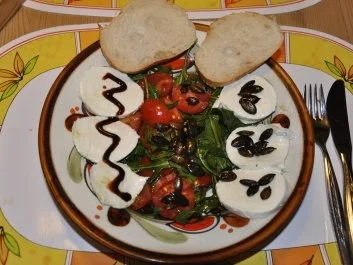 Rezept: Steffi's bunter Rucolasalat Steffi's bunter Rucolasalat - Rezept