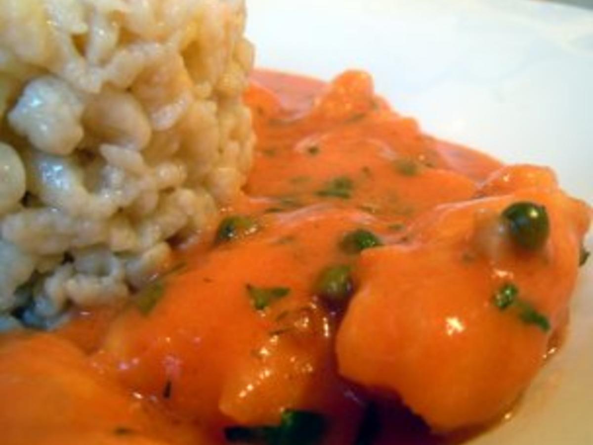 Hähnchen in Pfeffer-Tomaten-Sauce mit Spätzle - Rezept - kochbar.de