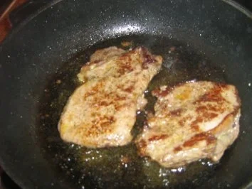 Rezept: Rumpsteak unter einer Käsekruste mit gerösteten Pinienkernen und Rucolakeimlingen bestreut Bild Nr. 4 Rumpsteak unter einer Käsekruste mit gerösteten Pinienkernen und Rucolakeimlingen bestreut - Rezept - Bild Nr. 4