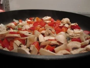 Rezept: Eieromelette mit Gemüse-Käse-Füllung Bild Nr. 3 Eieromelette mit Gemüse-Käse-Füllung - Rezept - Bild Nr. 3