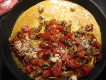 Rezept: Eieromelette mit Gemüse-Käse-Füllung Bild Nr. 6 Eieromelette mit Gemüse-Käse-Füllung - Rezept - Bild Nr. 6