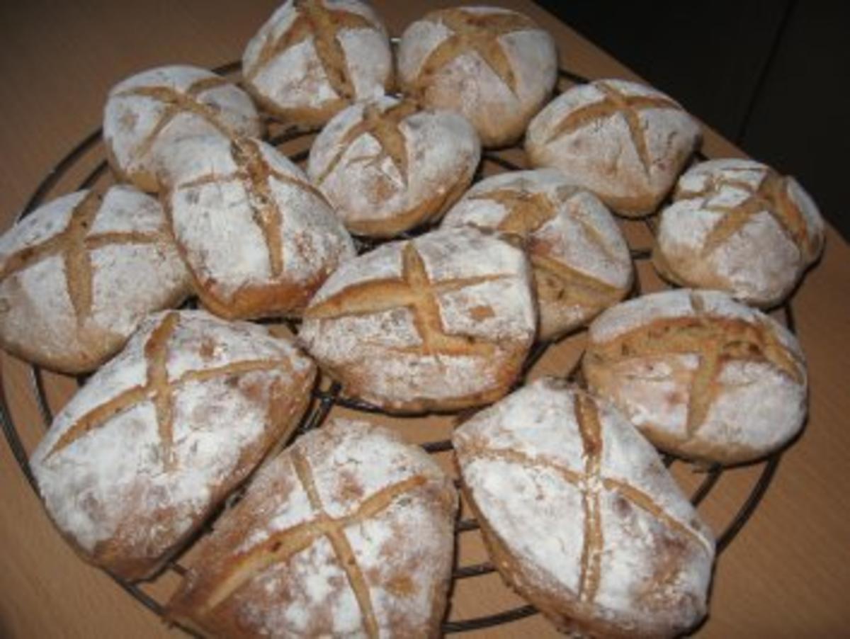 Vollkorn-Röstzwiebel-Brötchen - Rezept