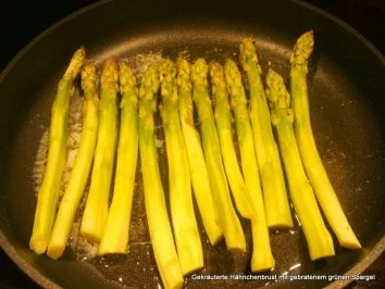 Rezept: Gekräuterte Hähnchenbrust mit gebratenem grünen Spargel Bild Nr. 9 Gekräuterte Hähnchenbrust mit gebratenem grünen Spargel - Rezept - Bild Nr. 9