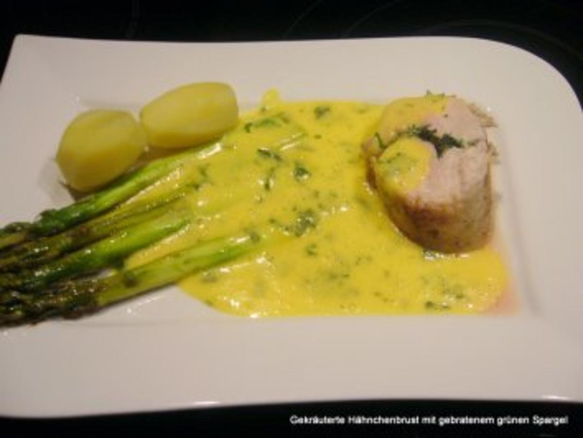 Gekräuterte Hähnchenbrust mit gebratenem grünen Spargel - Rezept ...
